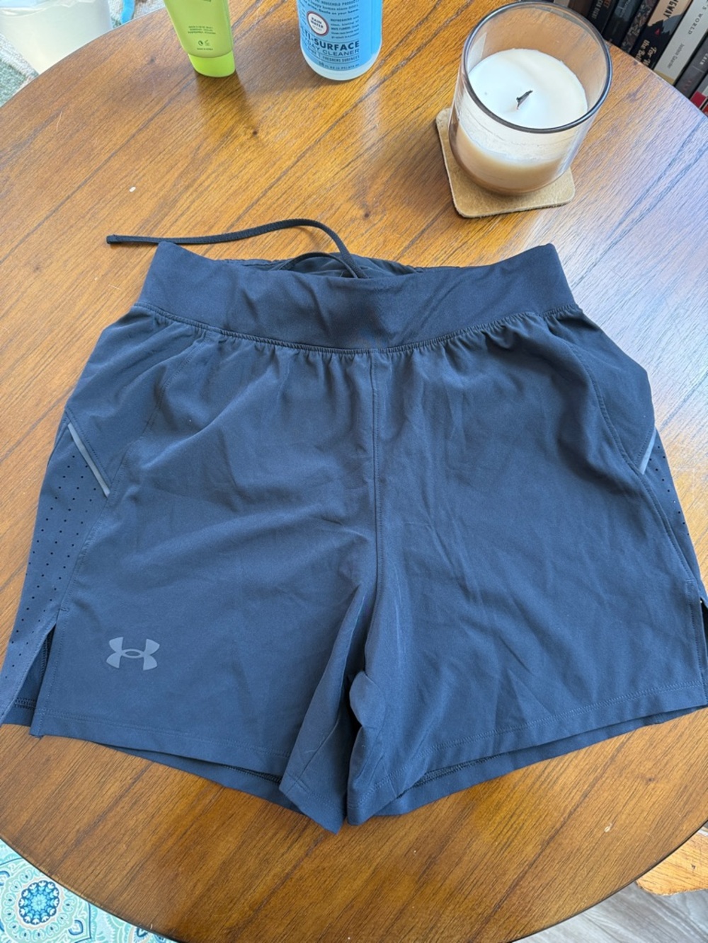 Under Armour Black Men’s Athletic/Running Shorts with Drawstring Size S Like New